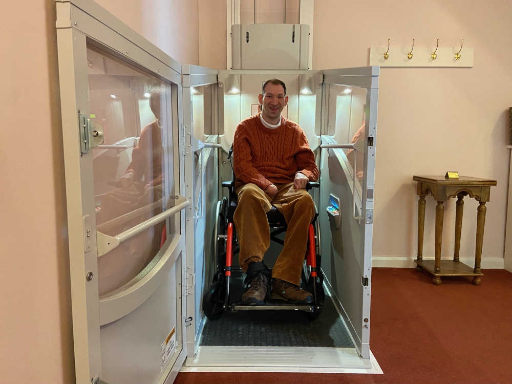 Accessible Pollock through floor lift